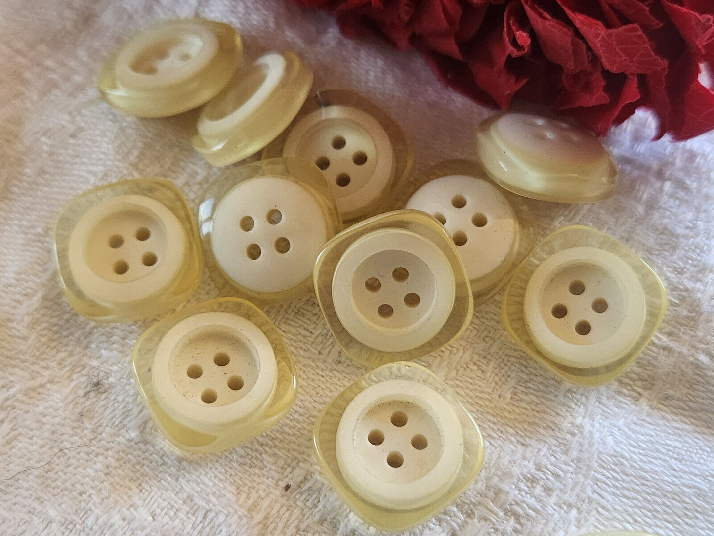 Lot 10 petits boutons blanc carré transparent trous 1,4 cm ref 489