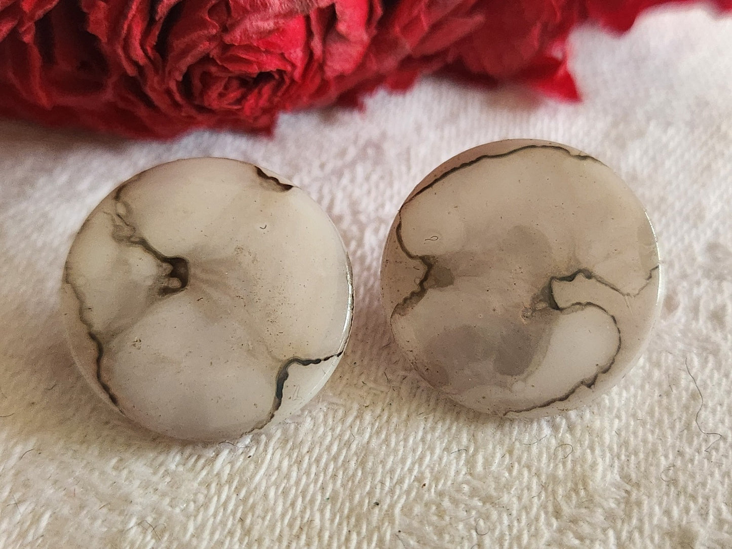 Duo boutons vintage en verre blanc marbré gris 1,7 cm G8D