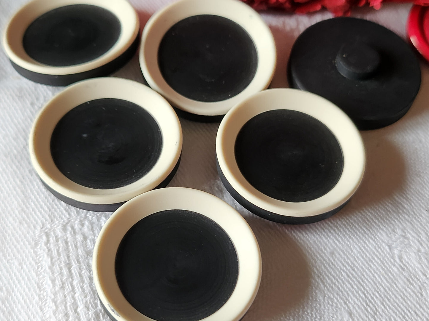 Lot 6 gros boutons vintage noir et blanc mat pied 2,9 cm ref 3117