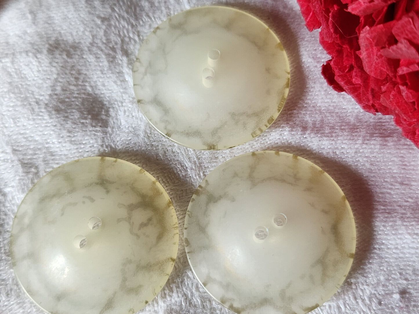 Trio boutons vintage blanc/créme filet doré gros 2,8 cm ref 1617
