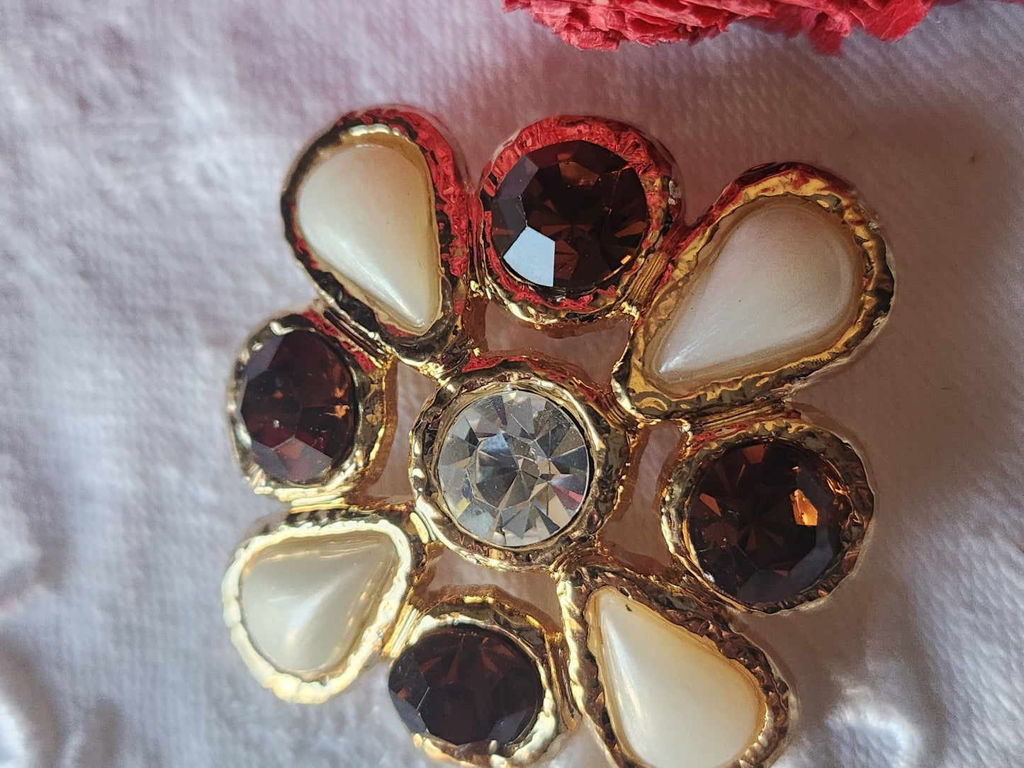 Enorme bouton vintage kitch doré plastique strass en verre 3,8 cm ref 5539