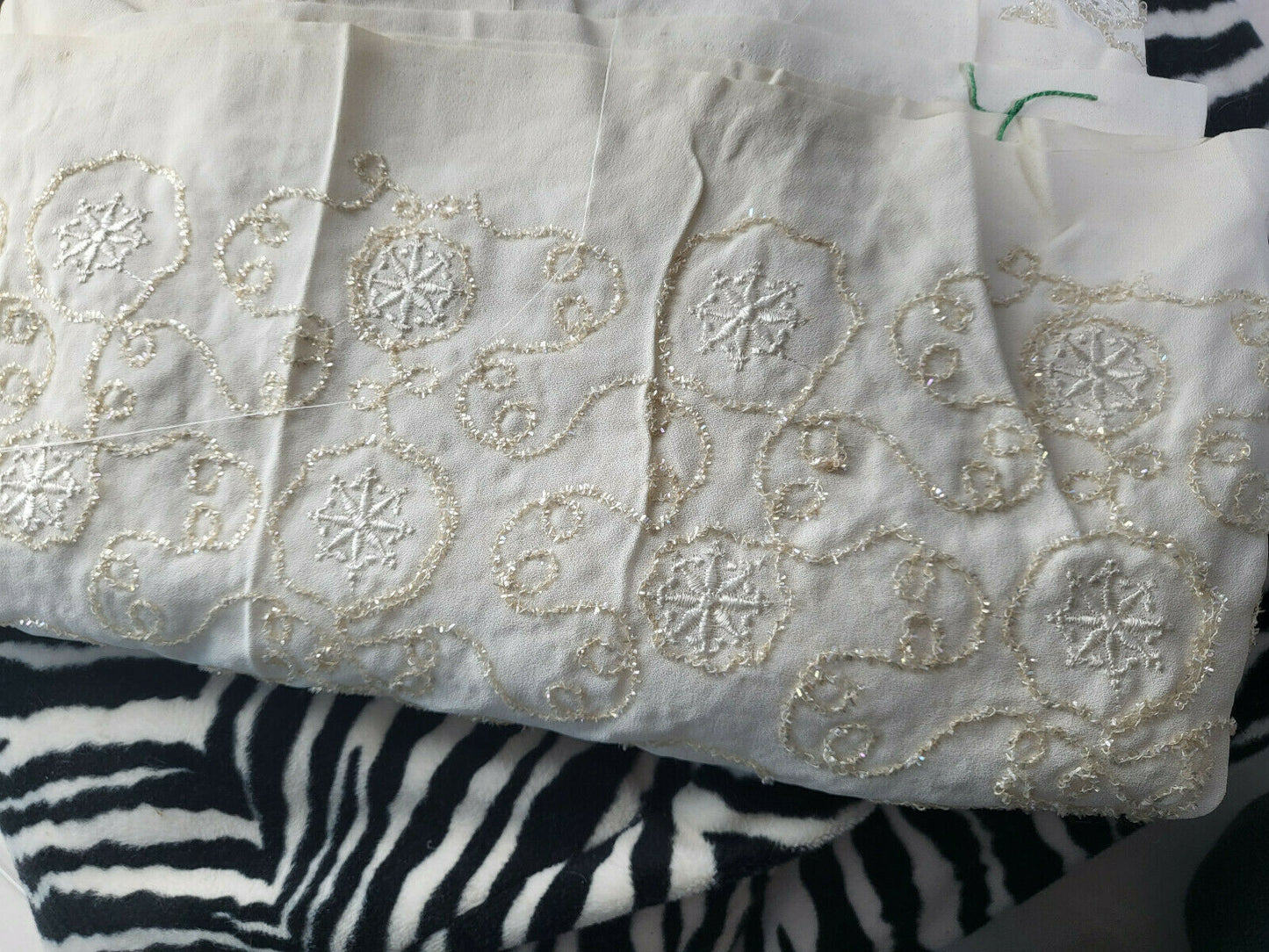 Ancien tissu style crêpe crème ornement irisé 2 m 70 sur sur 91 cm B3