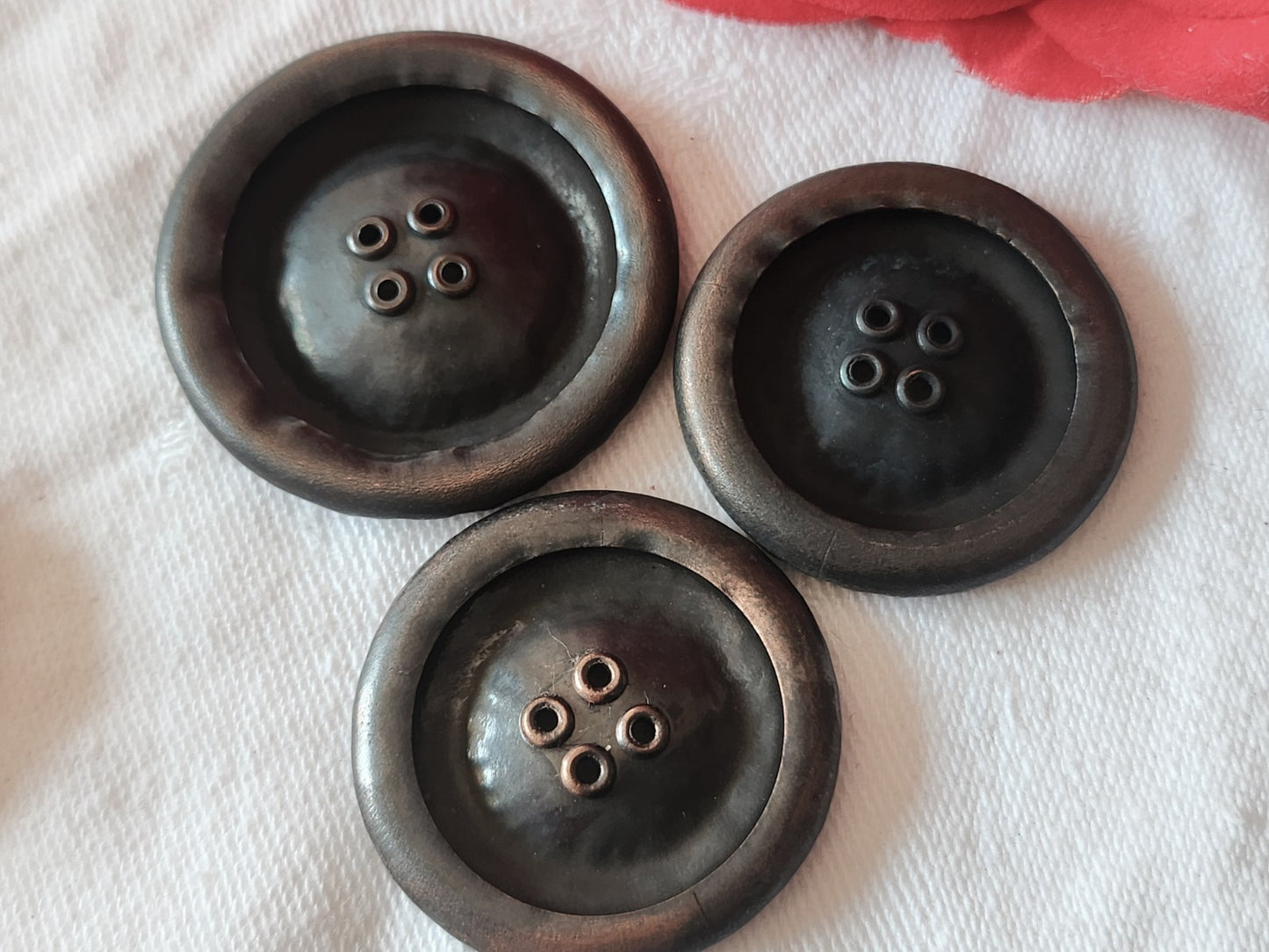 Trio gros boutons vintage en métal trous 3,2 et 3,6 cm ref 6044