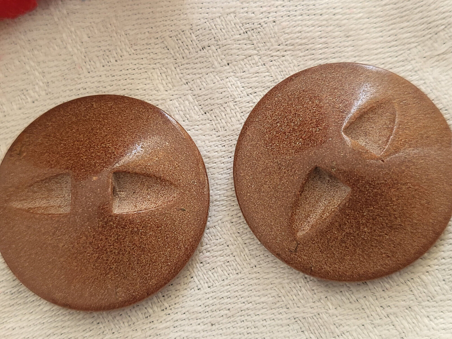 Duo gros boutons vintage marron effet composite à pied 2,7 cm G14L