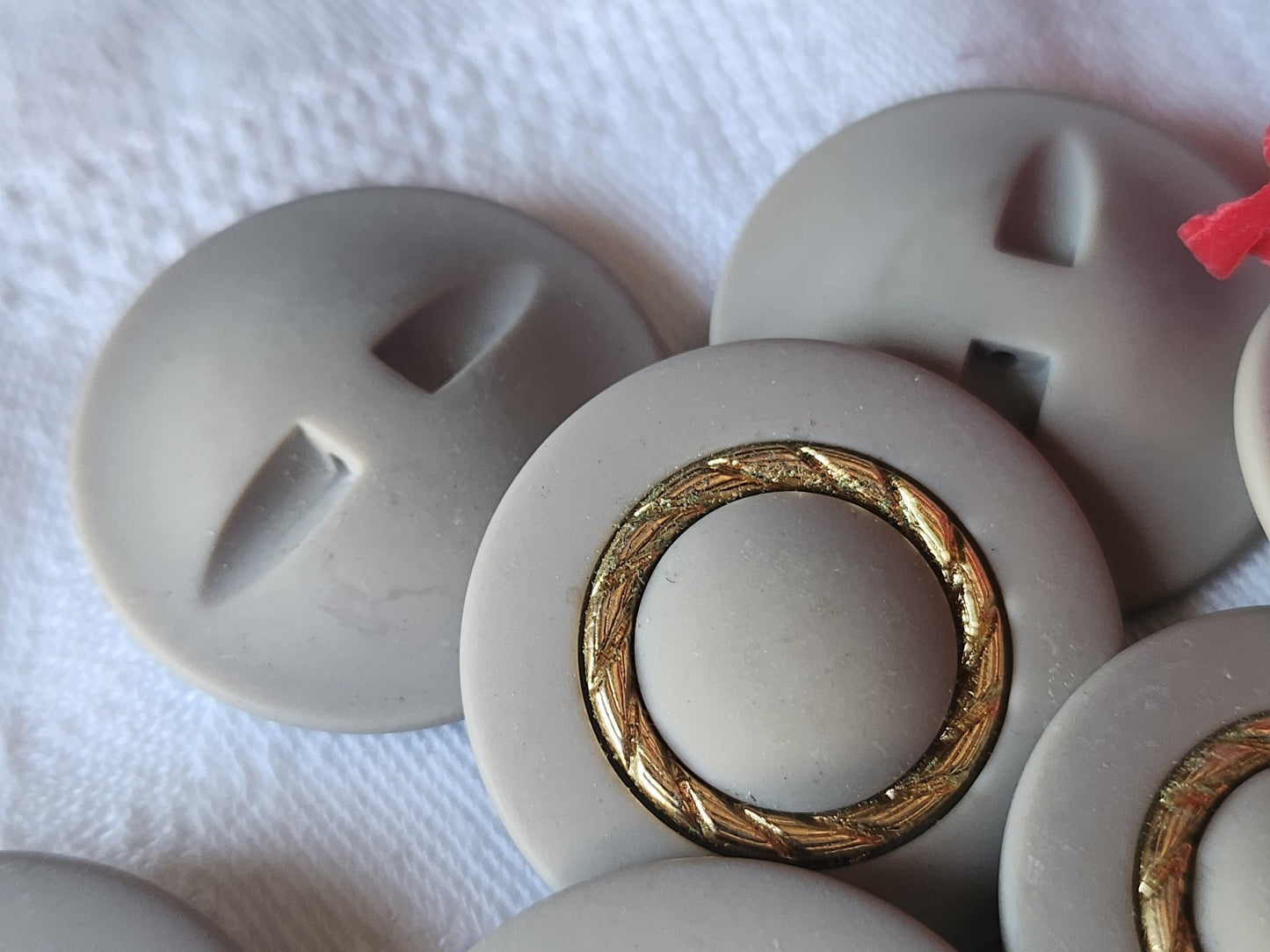 Lot 6 gros boutons vintage mat pied doré 3 cm ref 5549