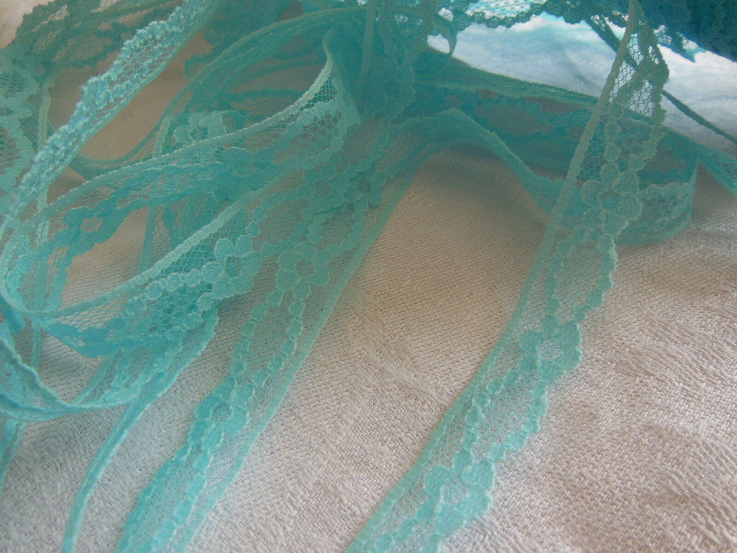 Lot 10 mètres jolie dentelle vintage nylon bleu A3