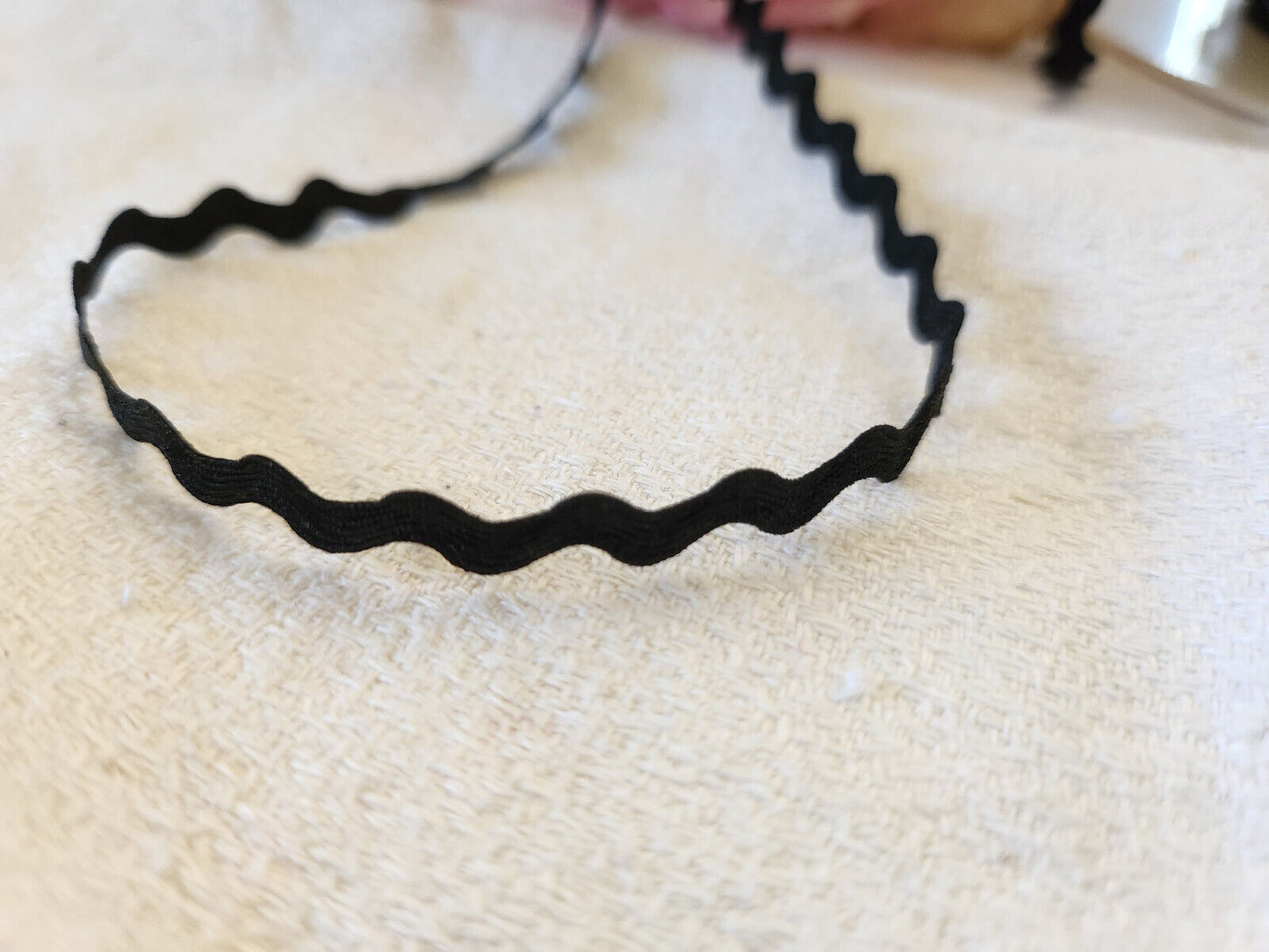 Galon vintage noir soyeux zig zag 5 mètres sur 0,5 cm A2