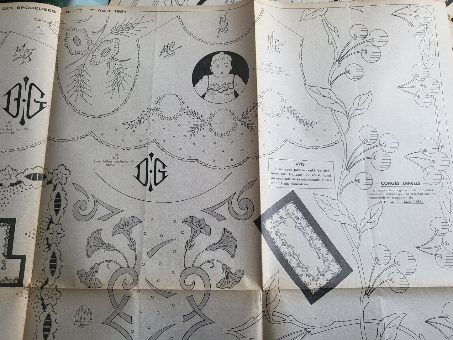 Le journal des brodeuses 1951 n° 677 bavoirs empiècement alphabet chemisier