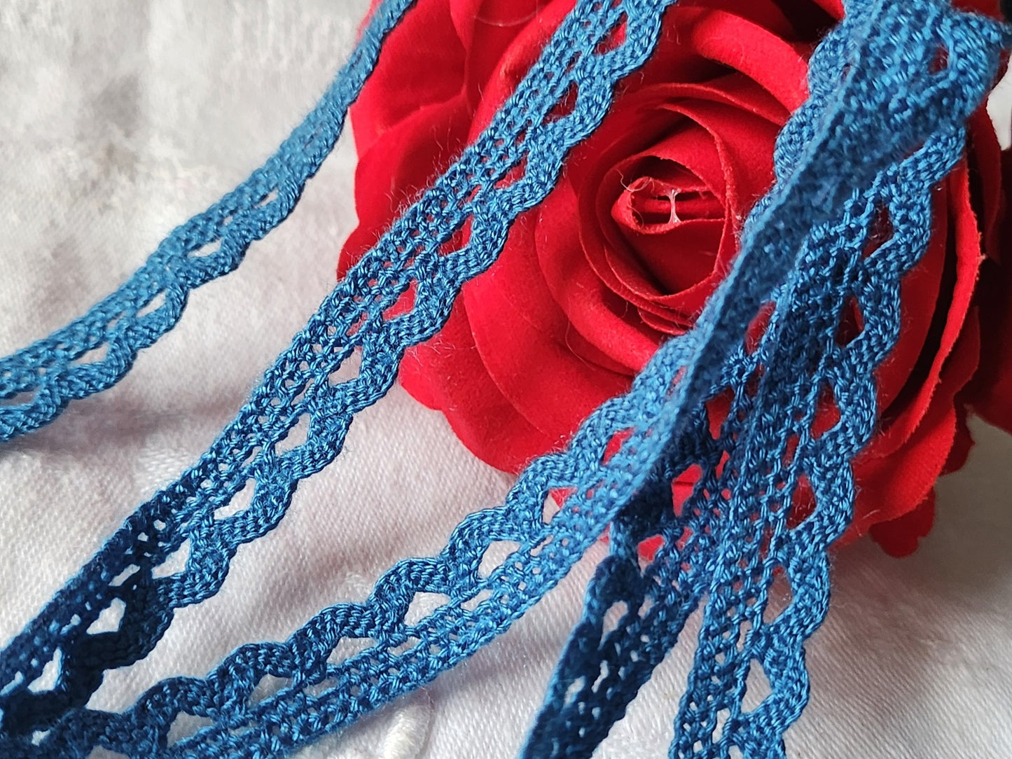 Dentelle vintage bleu coton 3 métres sur 1,1 cm A6