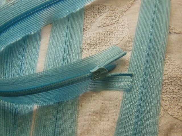 Lot 4 fermetures éclairs bleu ciel invisible 20 cm non- séparable A 42 pochette