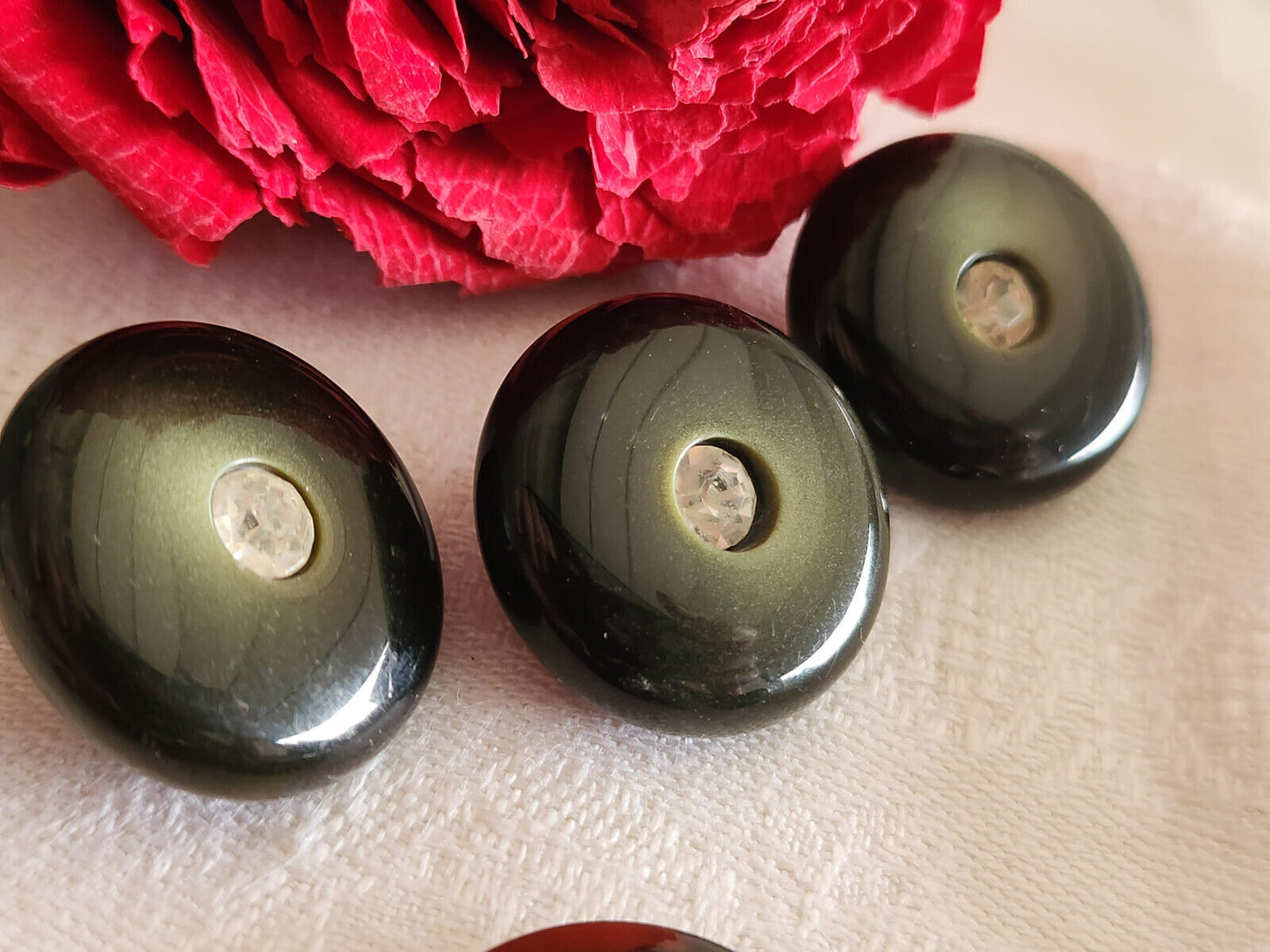 Trio boutons vintage vert avec strass en verre pied 2,2 cm à pied ref 2586