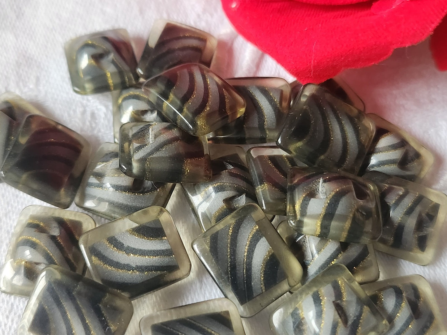 Lot 12 boutons vintage gris inclusion paillette 1,2 sur 1,4 cm ref 350