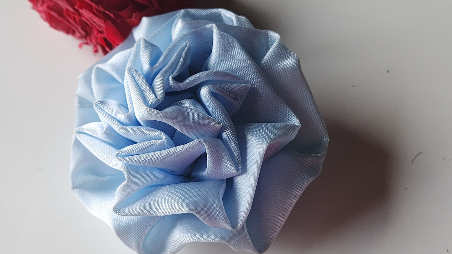 Grosse fleur ancienne bleu rayonne montée en broche modiste T0-40
