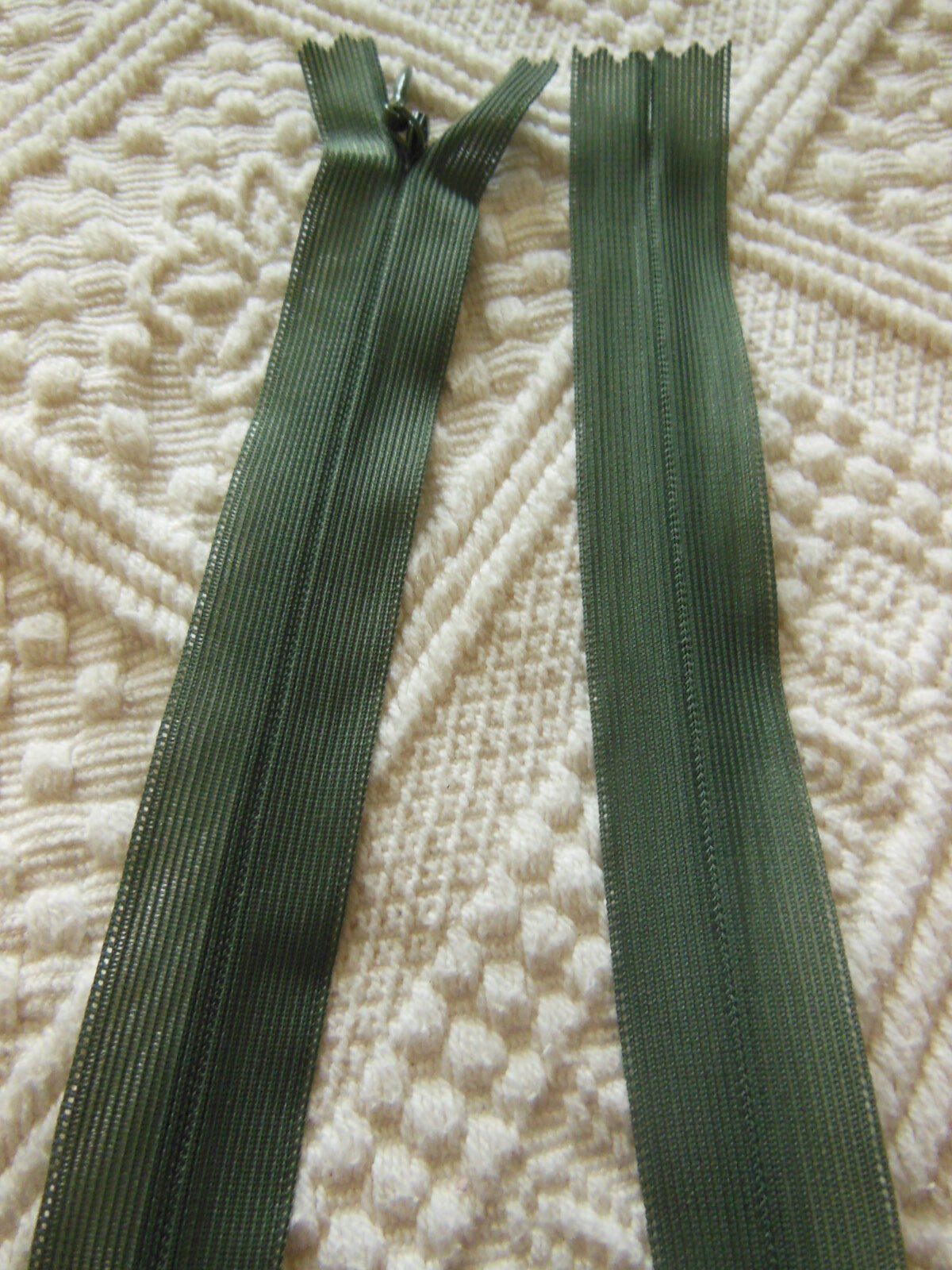 Fermeture éclair 50 cm vert gris invisible non- séparable A4