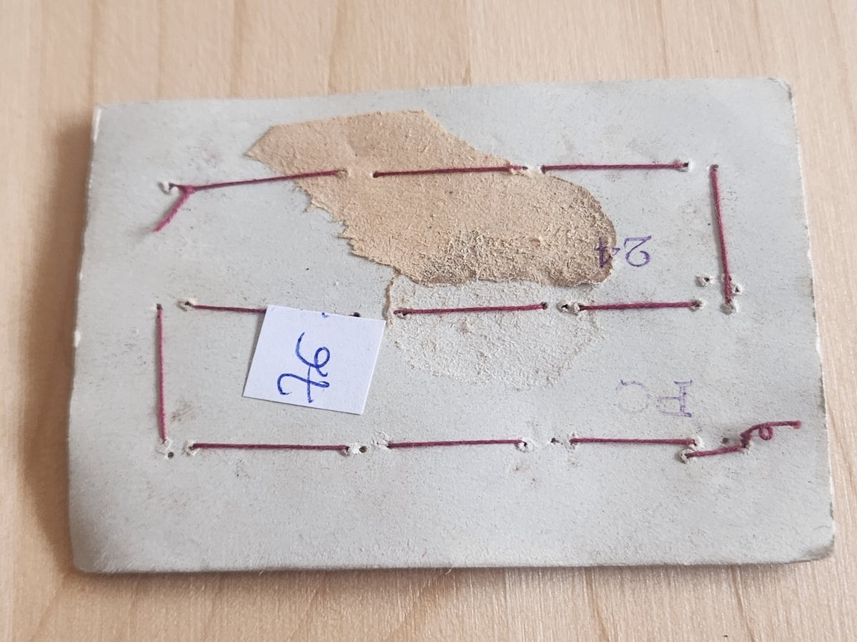 Rare petite plaque boutons anciens en nacre 1,3 /1,4 cm lot de 12 n°76
