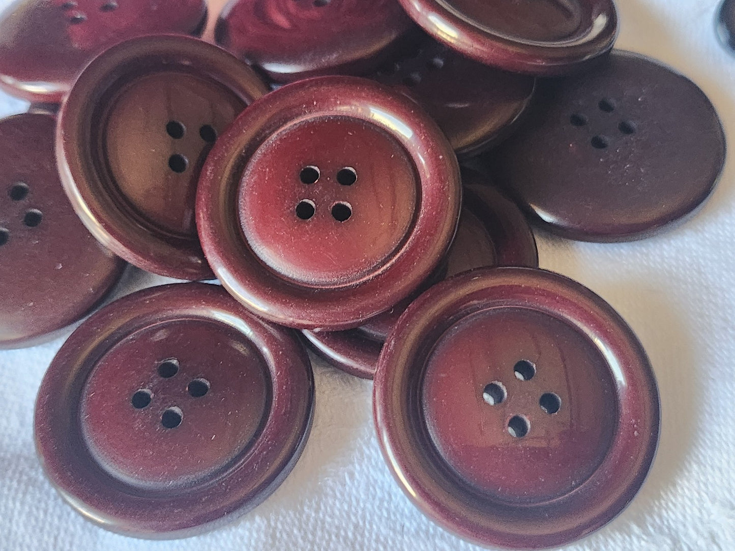 Lot 6 gros boutons vintage marron/lie de vin 2,9 cm trous ref 5422