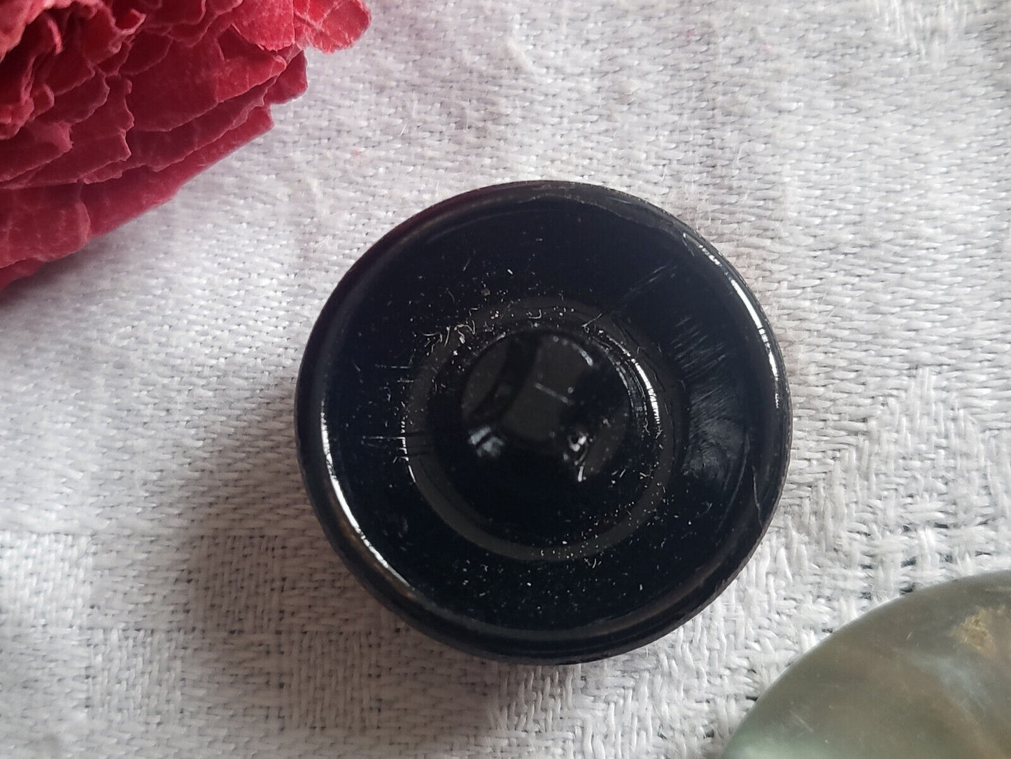 Bouton ancien en verre marron pied bombé joli 2,1 cm D11G