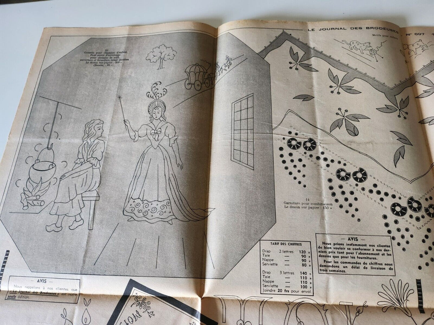 Le journal des brodeuses 1953 n° 697 coussins frises enfant drap monogramme