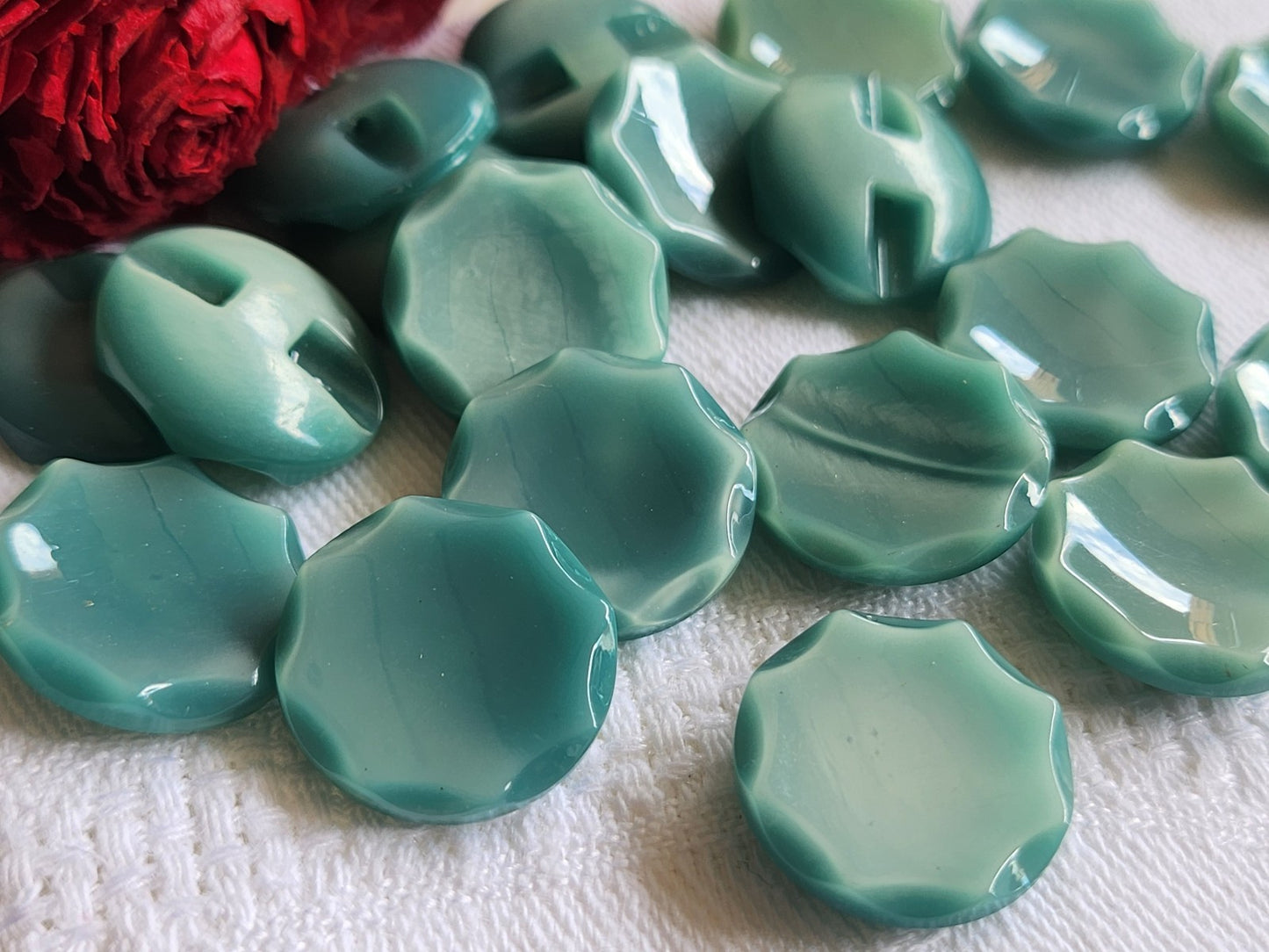 Lot 9 boutons vintage bleu travaillé pied plat 1,7 cm ref 1412