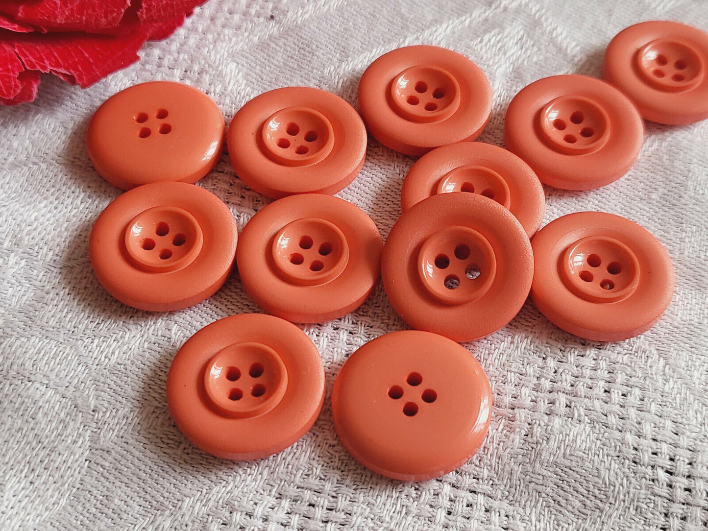 Lot 12 boutons vintage rose travaillés 4 trous diamètre: 1,7 cm ref 5429