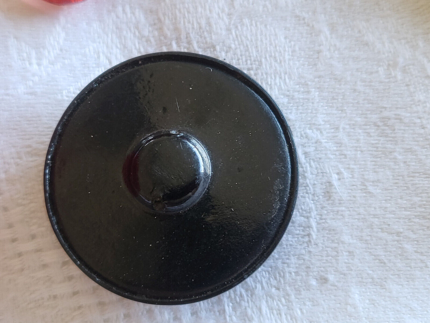 Gros bouton ancien en celluloïd noir capsule pied 3,1 cm G11G