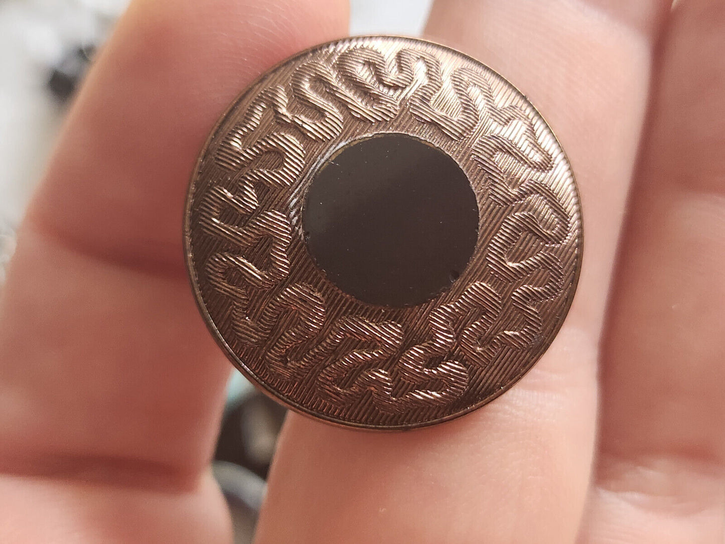 Bouton ancien en verre noir marron motif damas pied metal 2,6 cm D14C