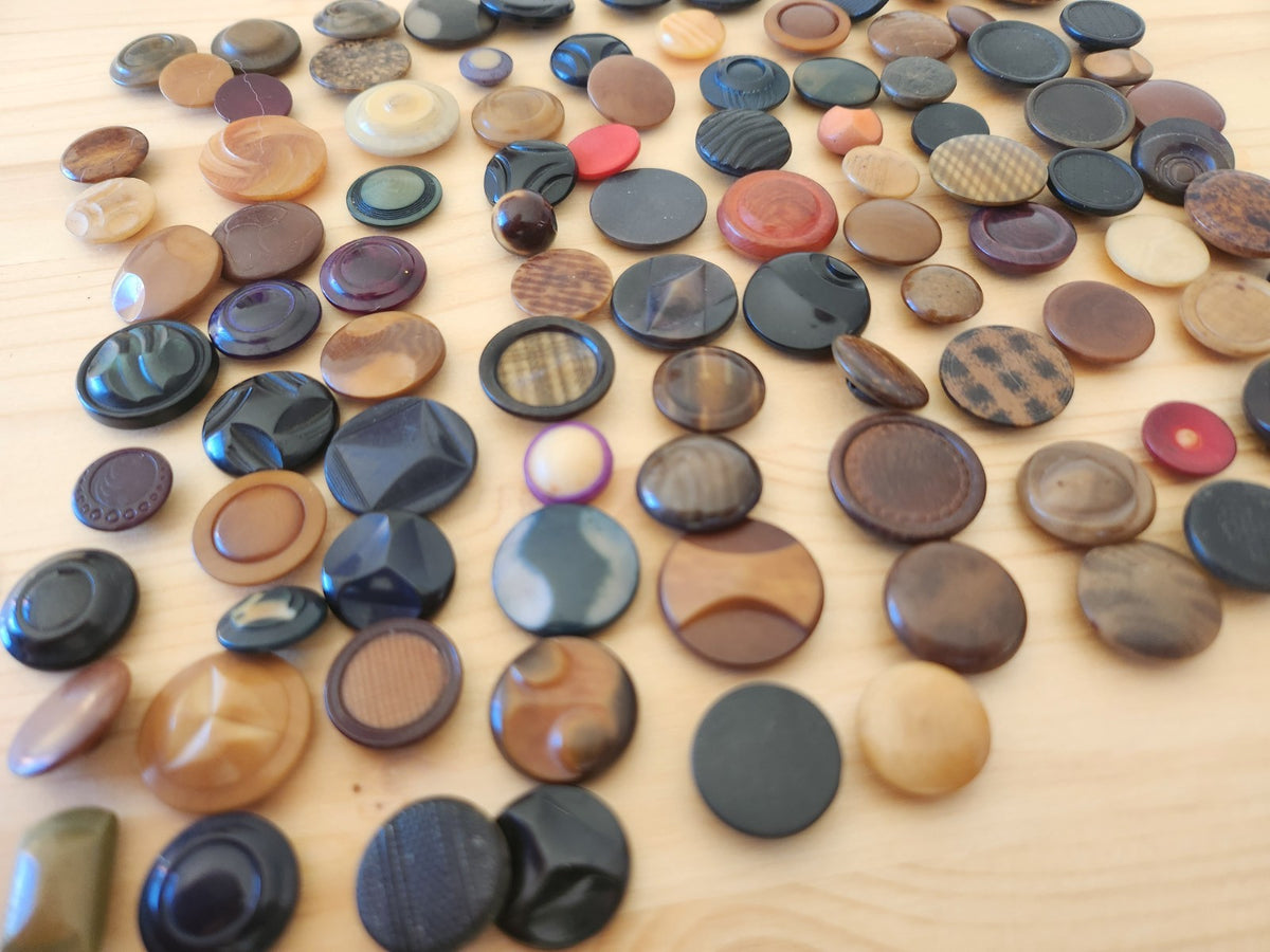 Lot 100 boutons anciens en corozo à pied 1 cm à 2 cm N°1 T10