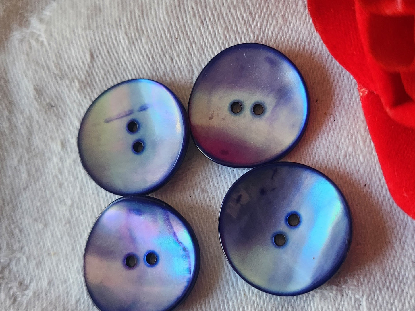 Lot 4 boutons vintage en nacre bleu 2,2 cm ref 749