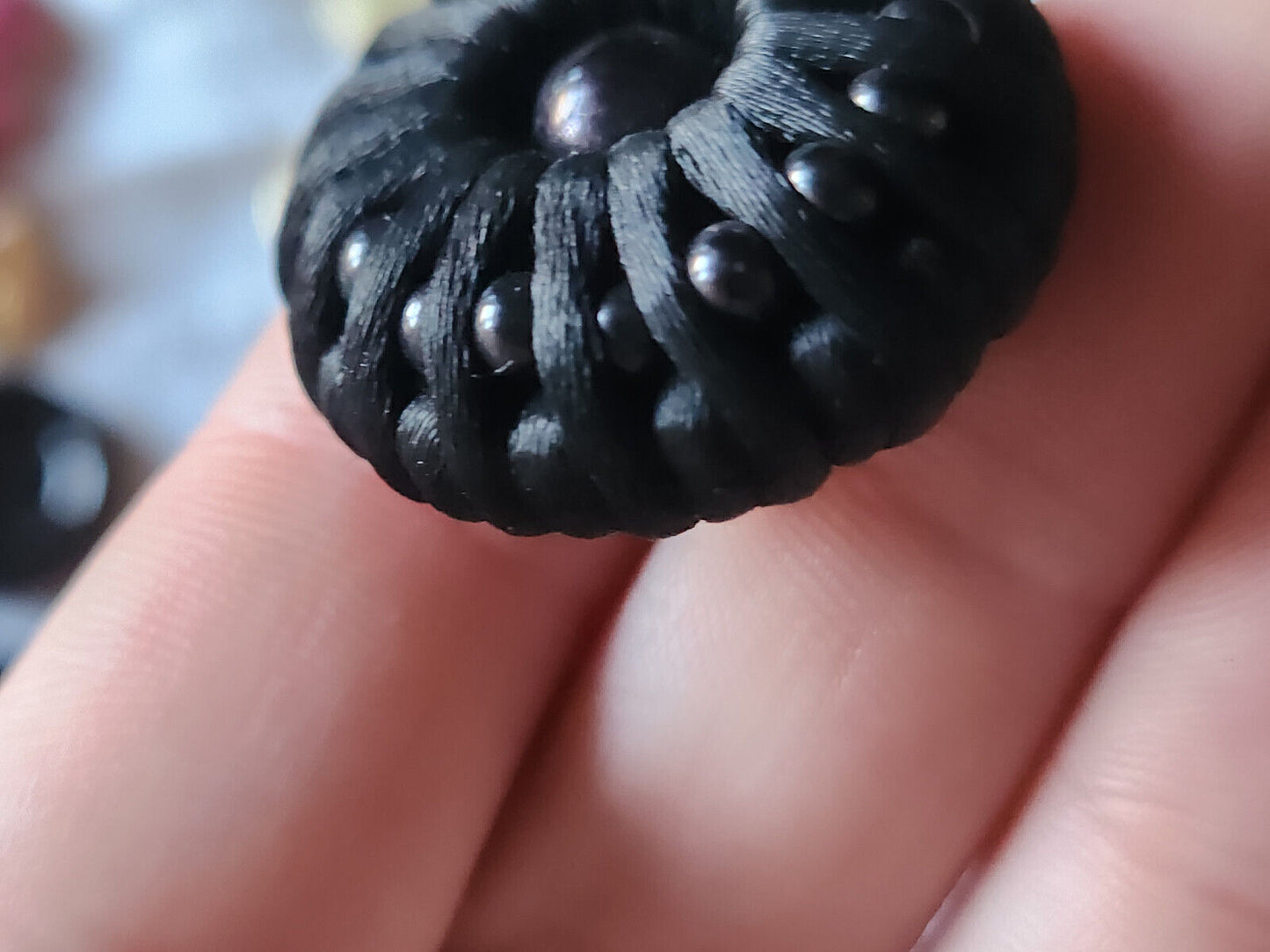 Superbe bouton ancien passementerie perlé noir vintage couturier 3 cm ref 3322