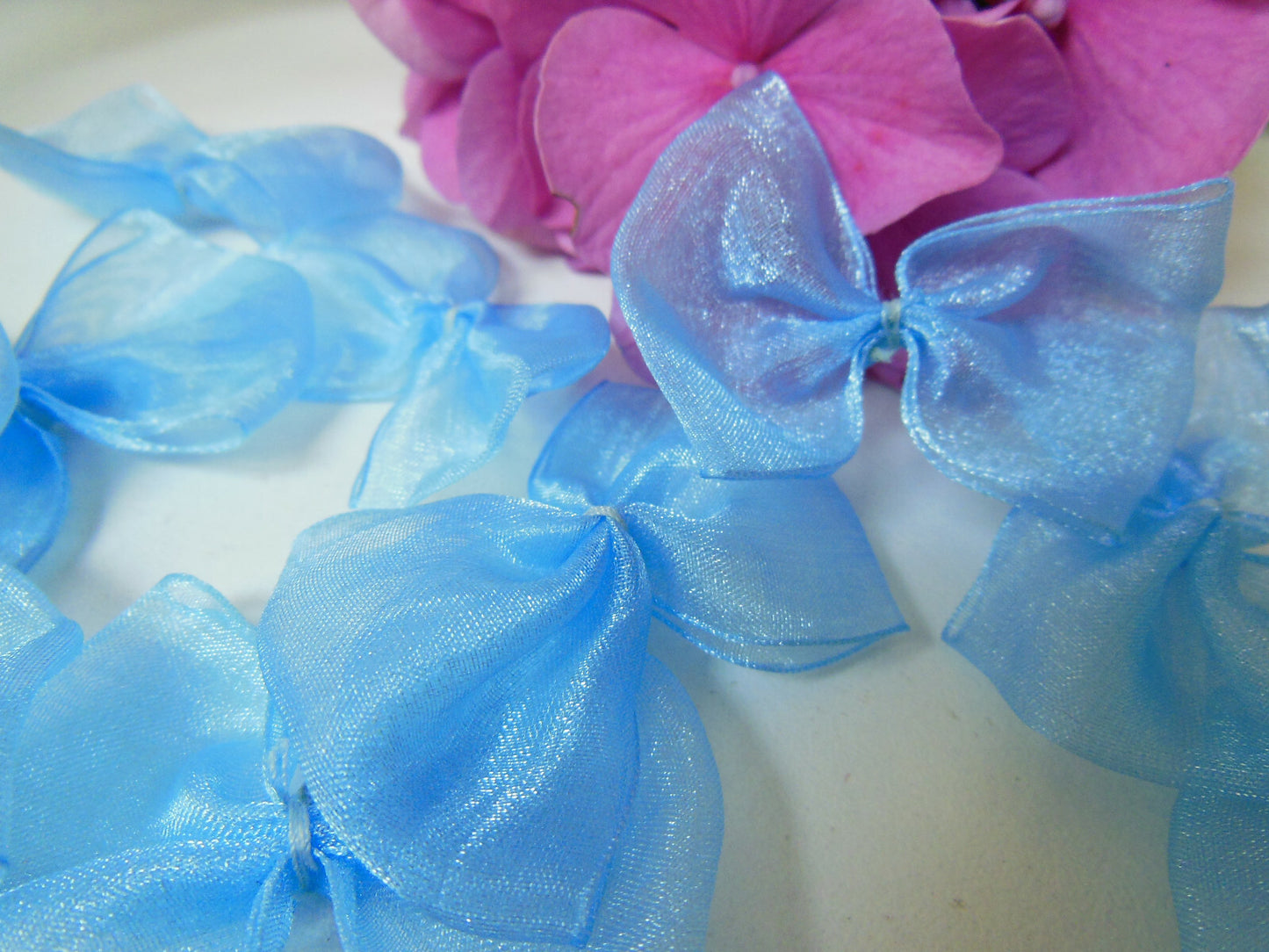 Lot 20 nœuds en organza bleu voilage année 80/90 embellissement T17