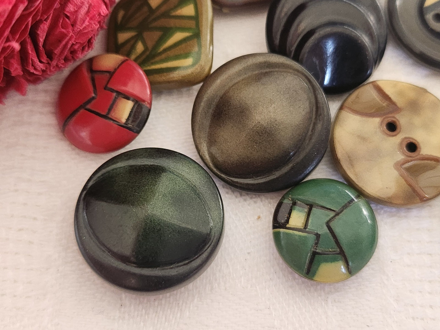 Lot 12 boutons anciens en celluloid panaché collection 1,3 à 1,8 cm ref 5930
