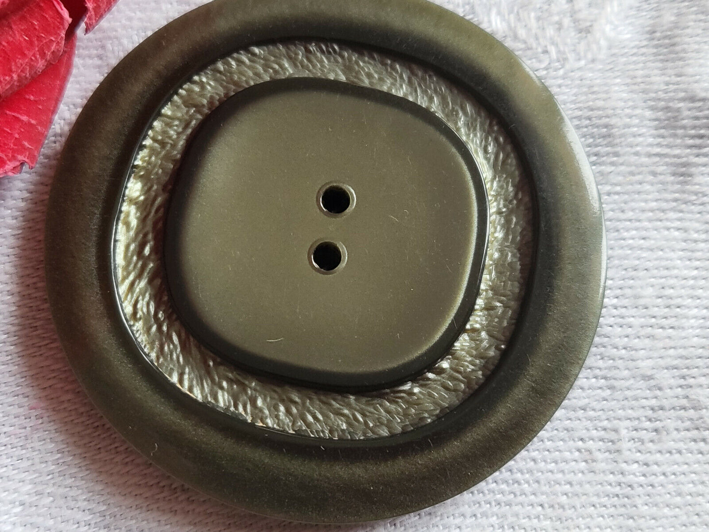 Gros bouton vintage vert lumineux veste gilet diamètre 4,1 cm ref 391