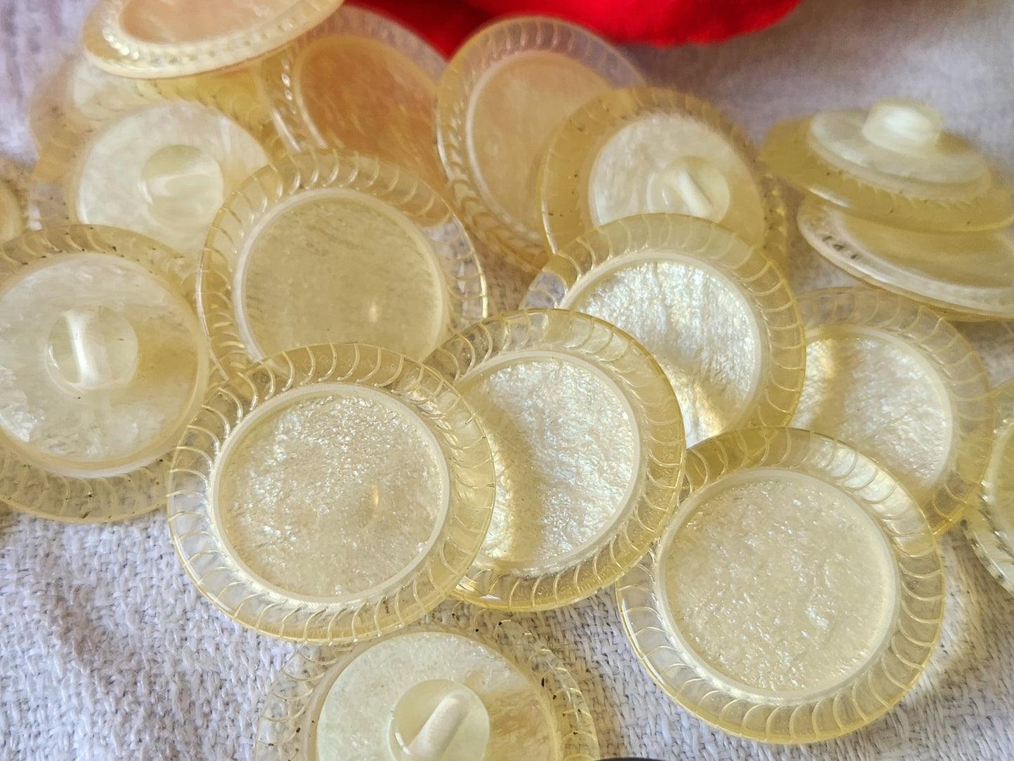 Lot 6 boutons vintage coeur blanc satiné nacré pied 2,2 cm ref 801