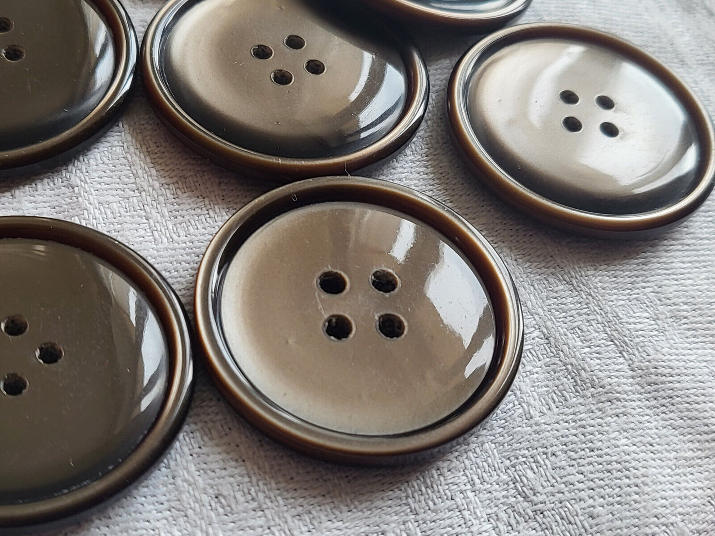Lot 6 gros boutons vintage marron lumineux 4 trous 3,1 cm ref 2209