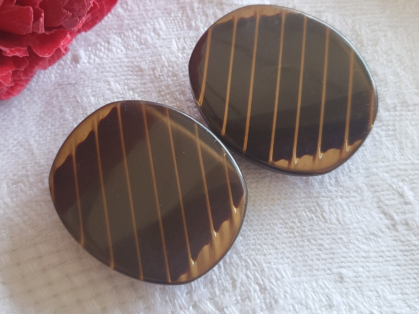 Duo gros boutons vintage marron fourrure inclusion pied 2,8 sur 2,4 cm G15C