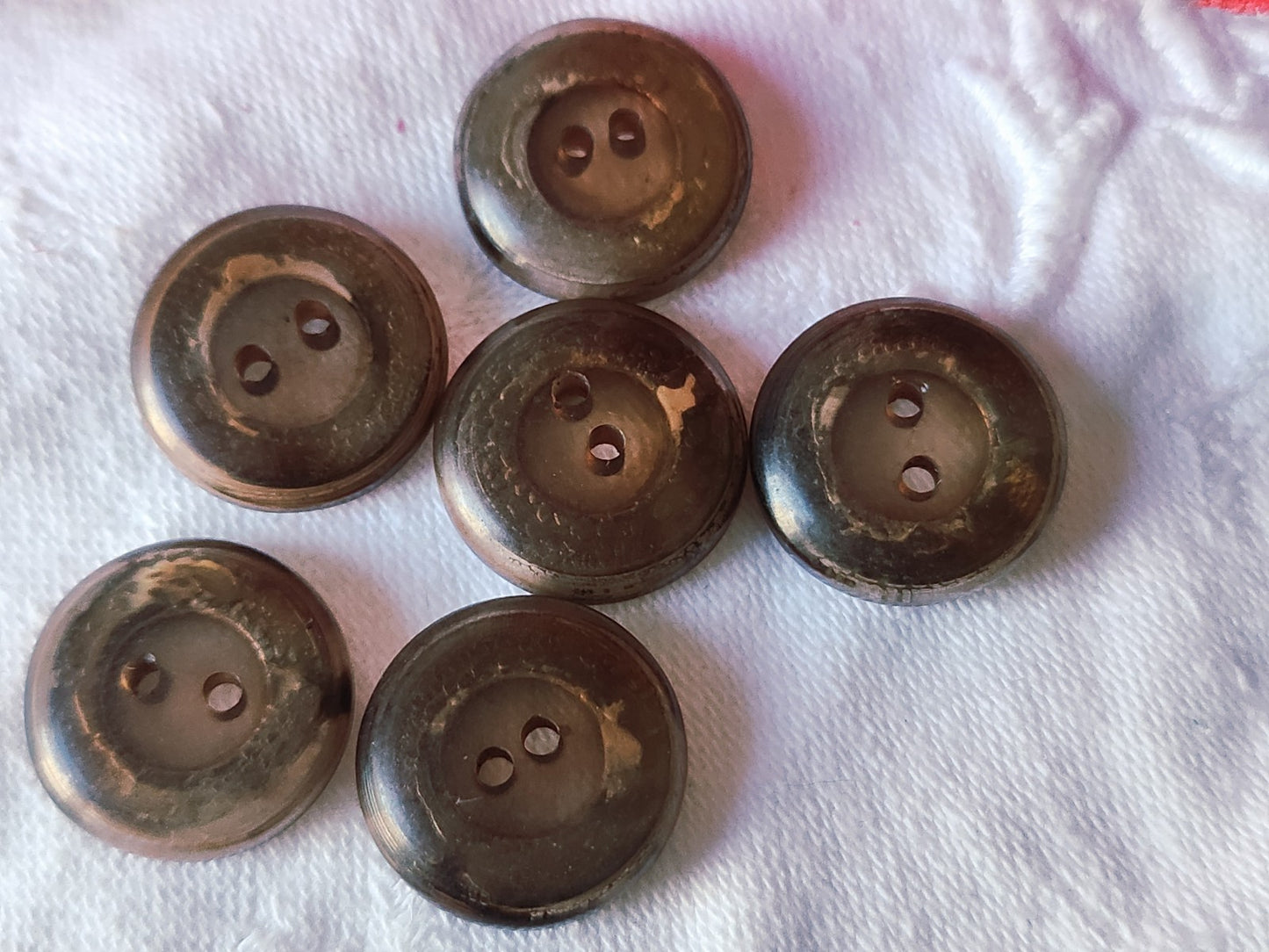 Lot 6 boutons anciens ornement en nacre ciselé 1,8 cm ref 3921