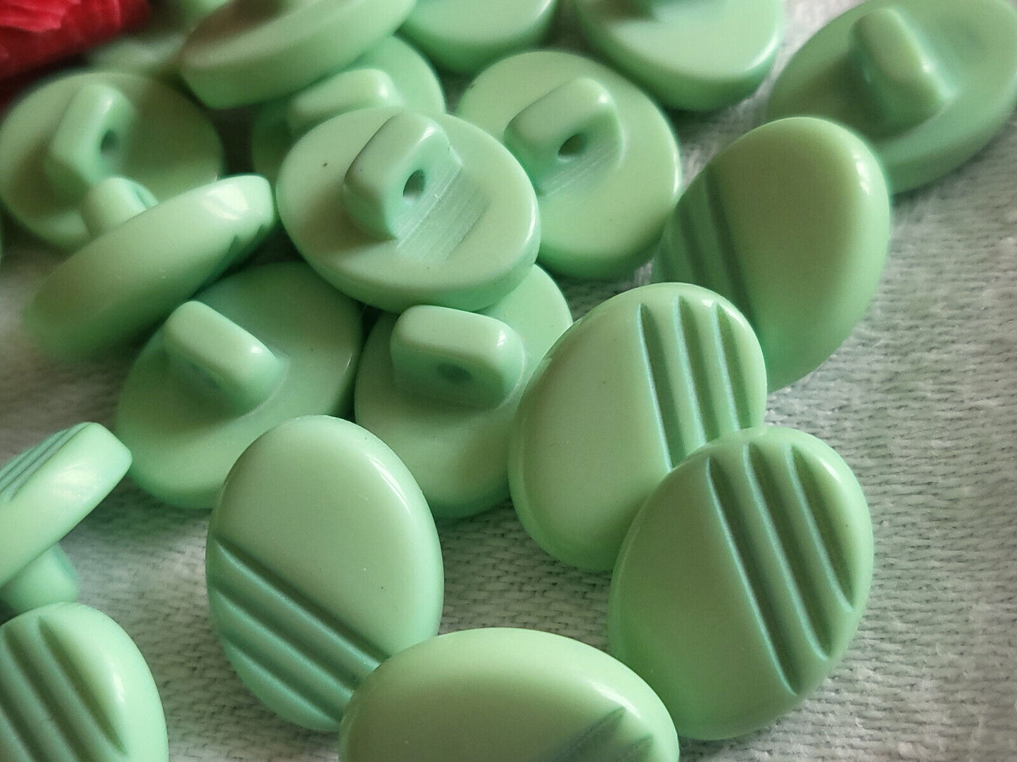 Lot 10 boutons vintage vert motif ovale pastel 1,4 cm sur 1,1 cm ref 5277