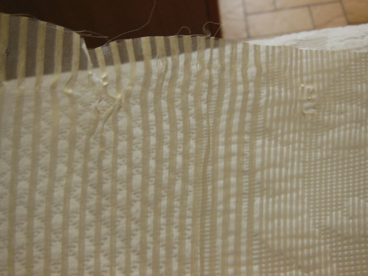 Coupon tissu luxe superbe voilage blanc marron fil raphia 1 m 23 sur 95 cm B3