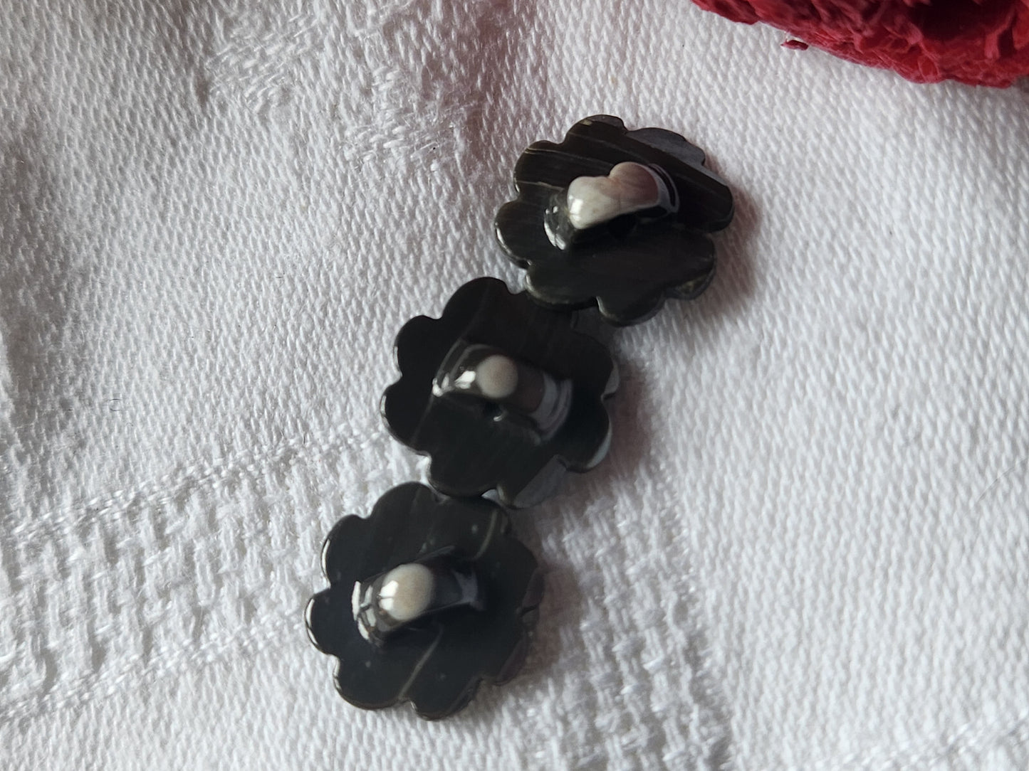 Collection Trio boutons vintage en nacre pied 1,4 cm gris spirale G17D