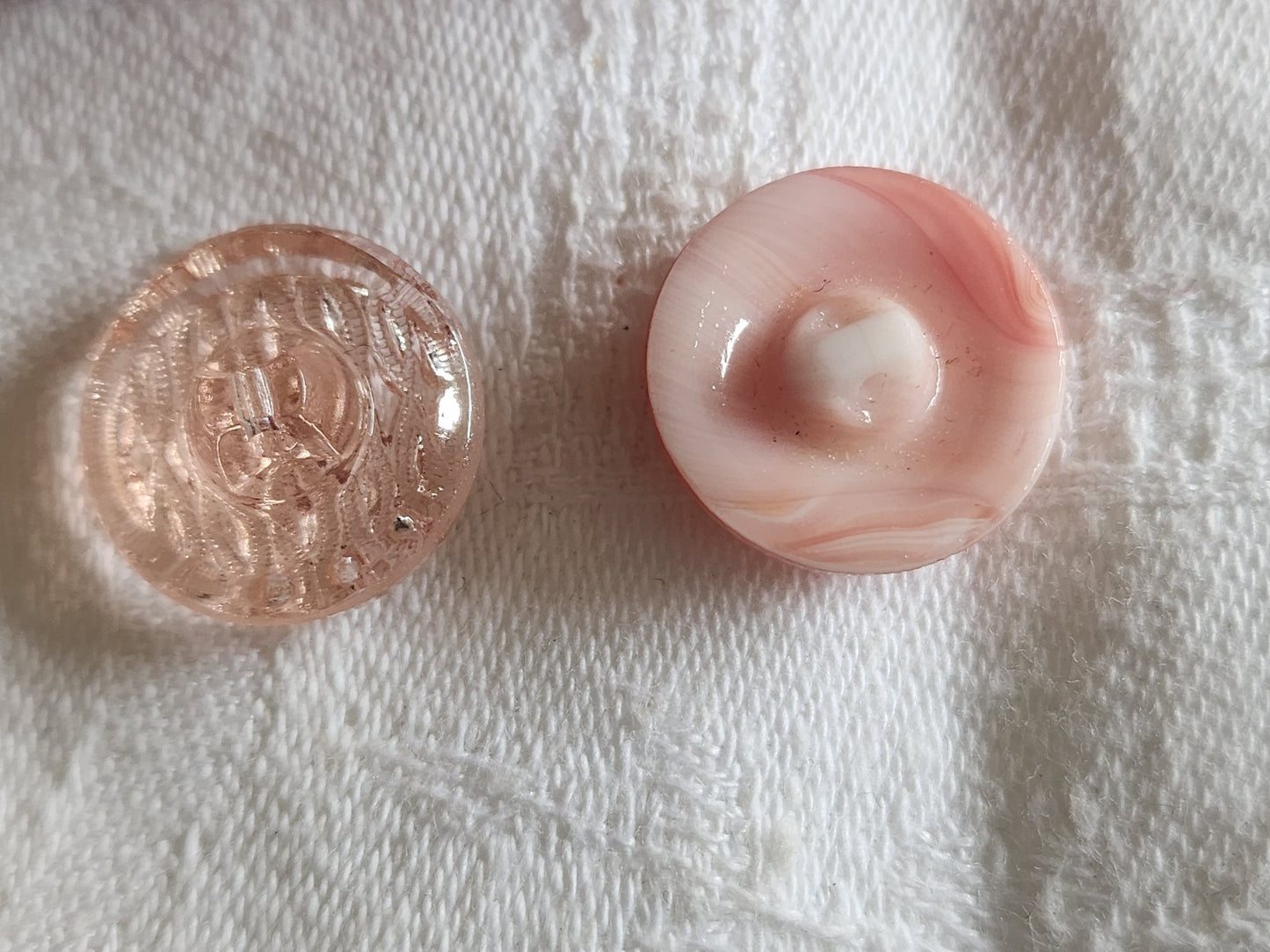 Duo boutons vintage en verre rose rouge blanc 1,7 et 1,8 cm G7S