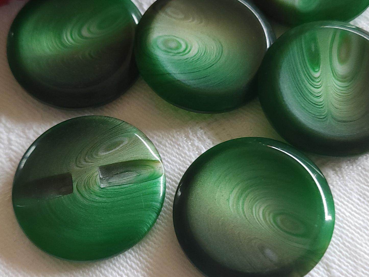 Lot 6 boutons vintage vert camaieu pied gros 2,7 cm ref 5275