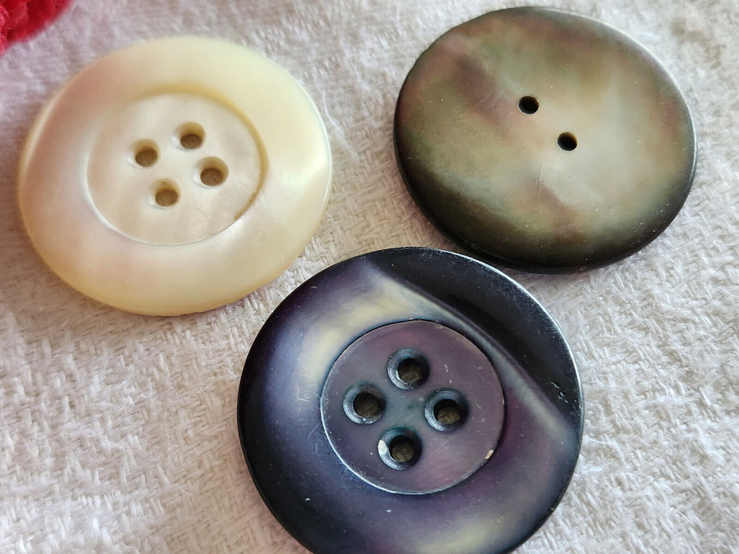 Trio gros boutons anciens en nacre à trou diamètre 2,6 / 2,7 cm G7B