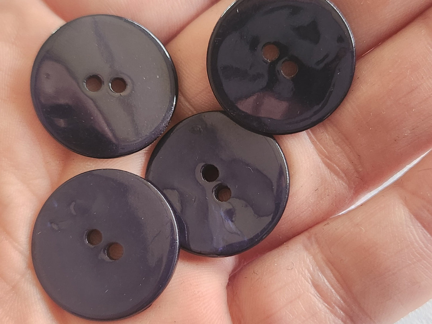 Lot 6 gros boutons vintage en nacre bleu foncé vintage trous 2,2 cm ref 6116