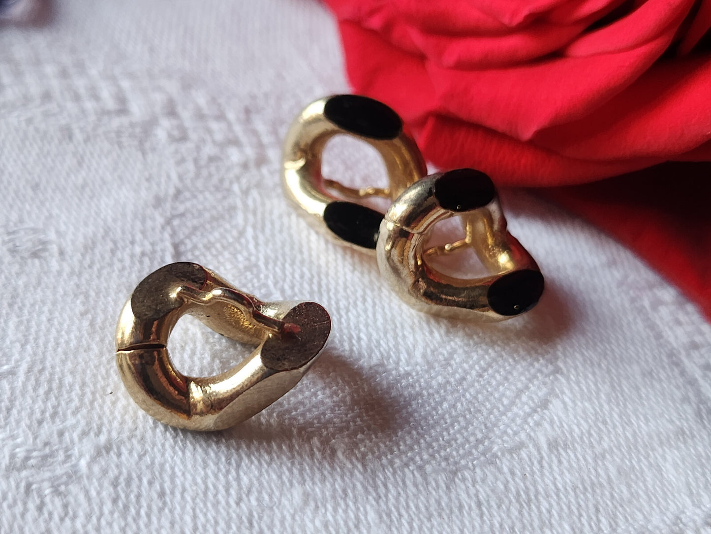 Trio boutons vintage en métal doré maillon noir pied 1,4 sur 1,5 cm G17B