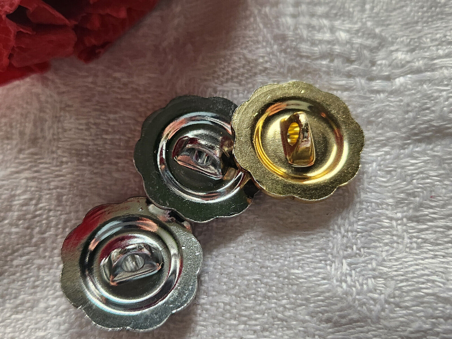 trio petits boutons anciens en métal doré argenté diamètre 1,6 cm G13B