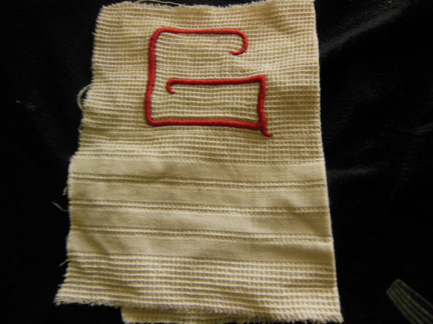 Monogramme ancien G rouge création patchwork couture récup 7 cm T3-2