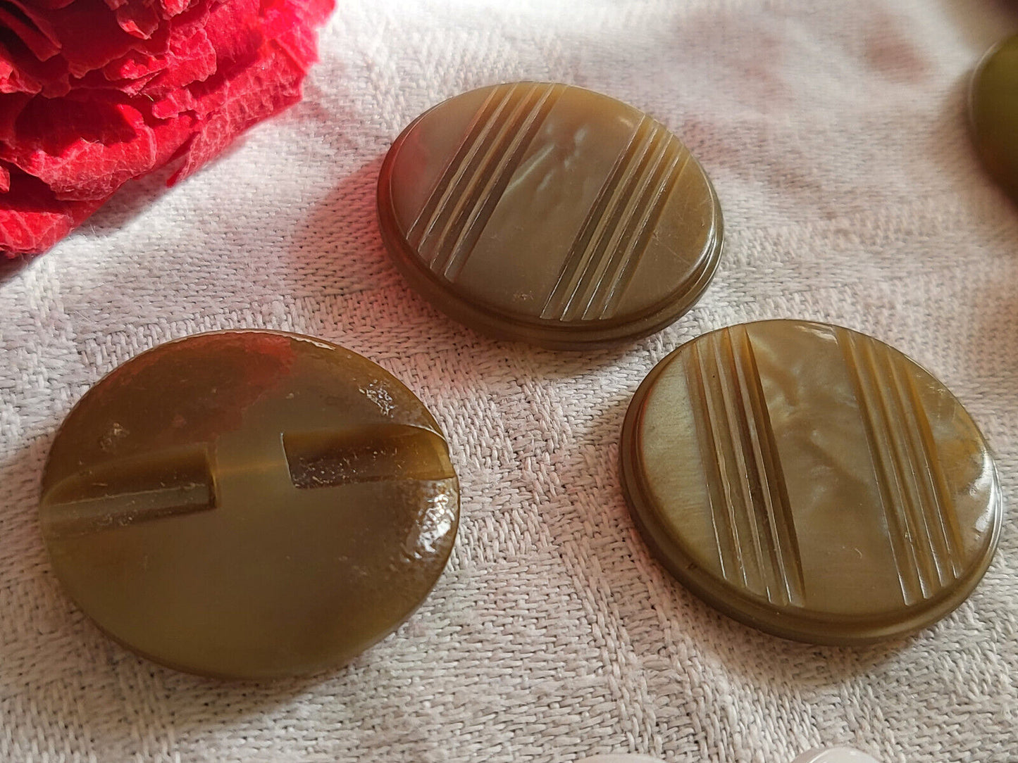Trio boutons vintage marron à pied strié diamètre 2,3 cm ref 4932