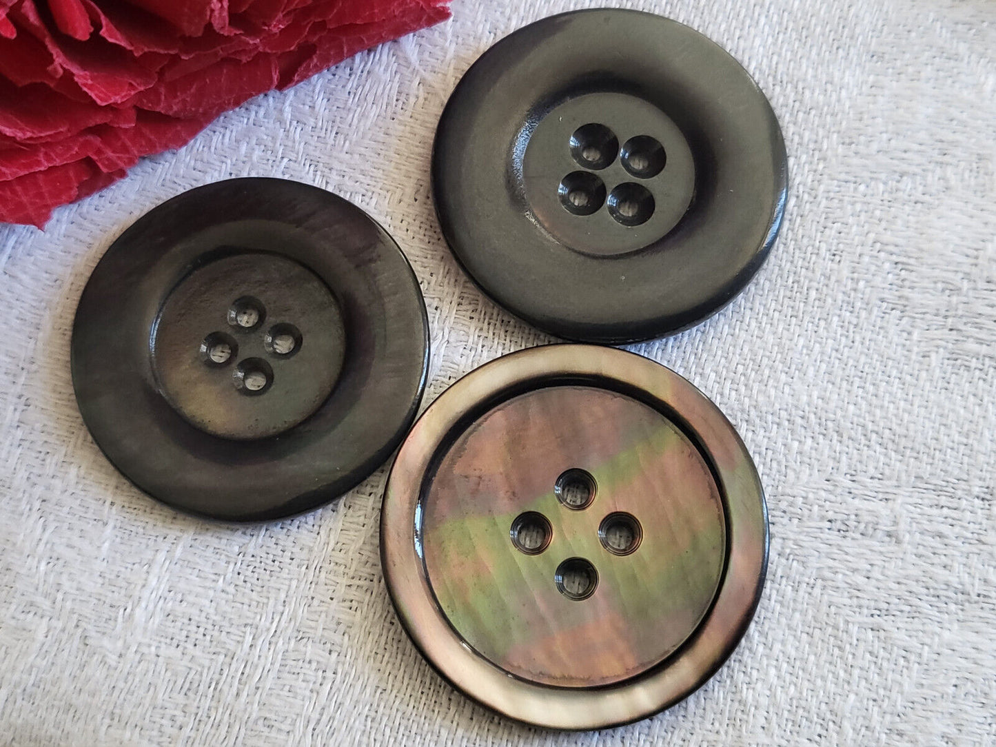 Trio gros boutons anciens en nacre 4 trous 2,5 / 2,6 cm G15J