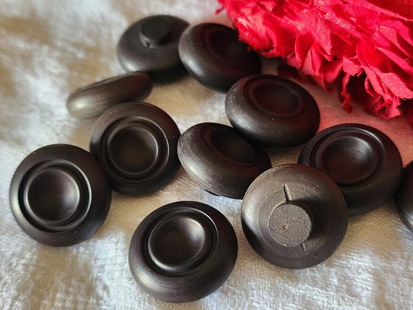 Lot 12 boutons vintage marron mlmat à pied coeur creusé 1,9 cm ref 6063