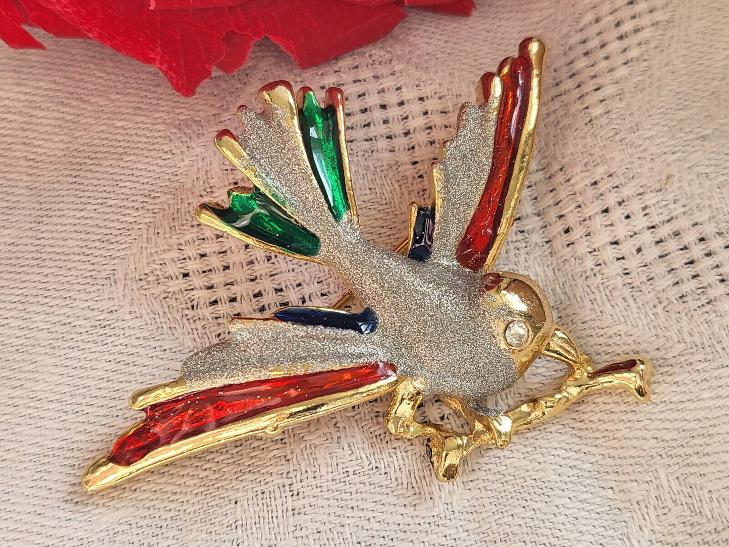 Broche métal doré émaillé vert rouge argenté 4,2 sur 5,8 cm